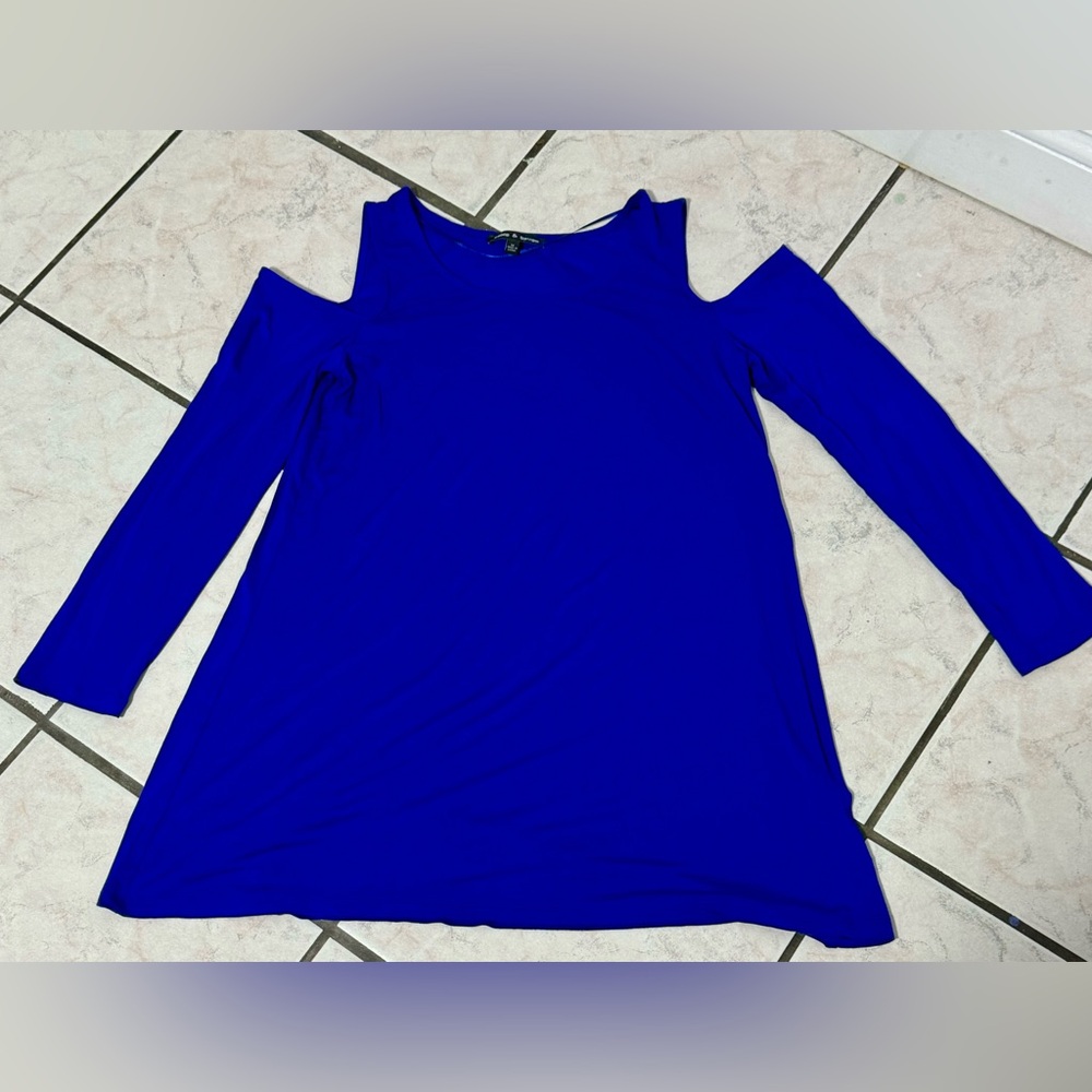 New Cable and Gauge Color Blue Crew Neck Stretch Pullover Top M Cold Shoulder